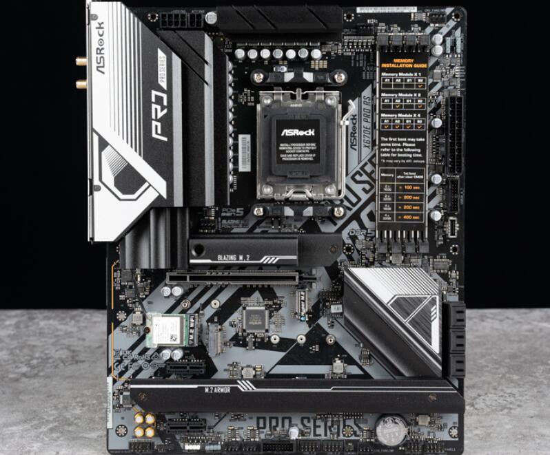 ASRock X670E Pro RS开箱评测（五槽M.2 SSD安装）