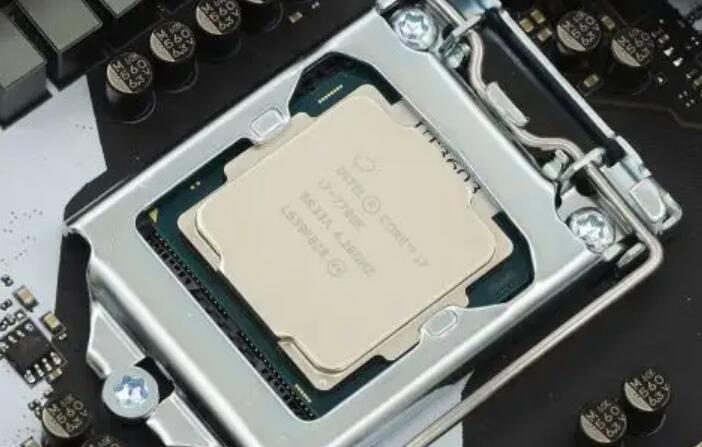 i5 8400+1060和i7 7700+1060哪个好