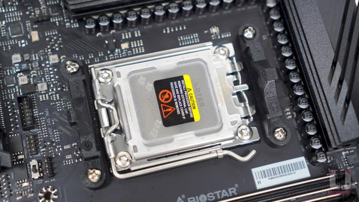 BIOSTAR X670E VALKYRIE 女武神主机板开箱评测
