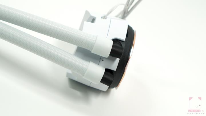 纯白体验! MSI MAG CORELIQUID 240R V2 White 一体式水冷散热器评测开箱