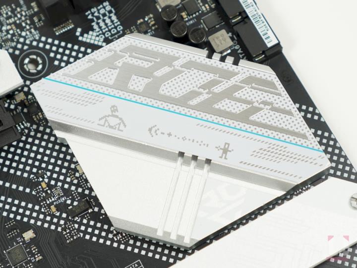 ROG STRIX B660-A GAMING WIFI D4 主机板开箱评测