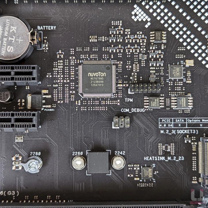 ROG STRIX B660-A GAMING WIFI D4 主机板开箱评测