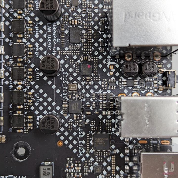 ROG STRIX B660-A GAMING WIFI D4 主机板开箱评测