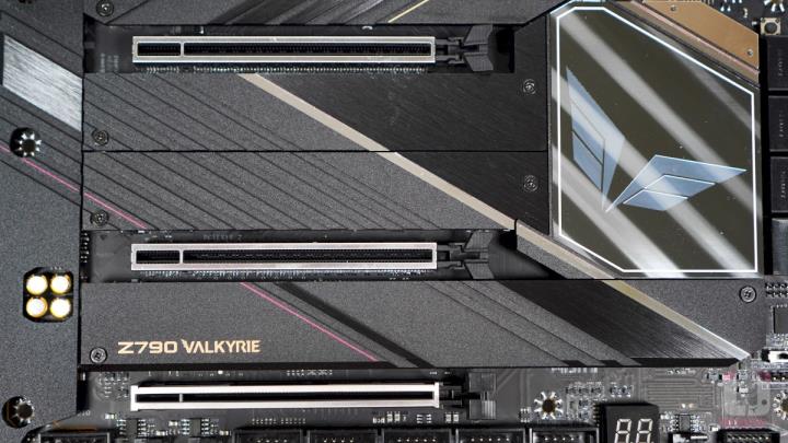 BIOSTAR Z790 VALKYRIE 主机板开箱评测