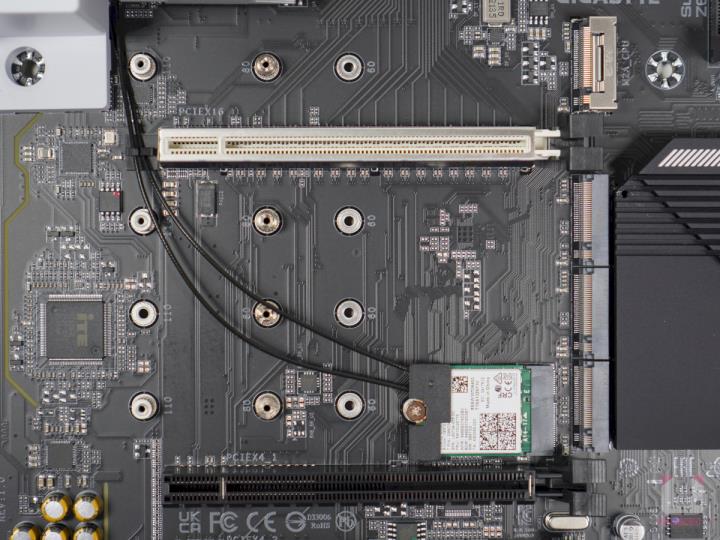 GIGABYTE Z690 AERO G DDR5 主机板开箱评测