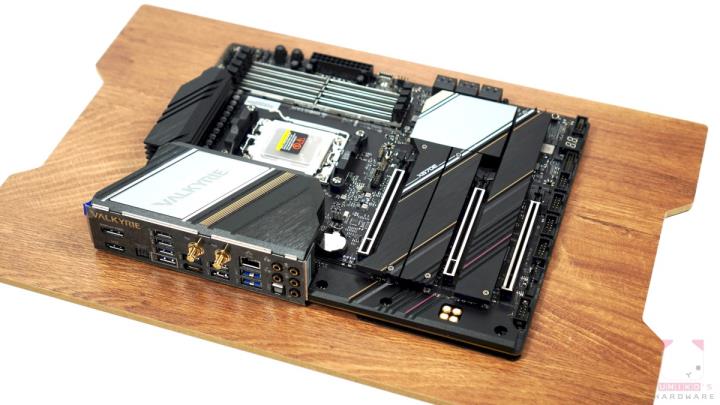 Biostar X670E VALKYRIE GIFT BOX 惊喜礼盒开箱