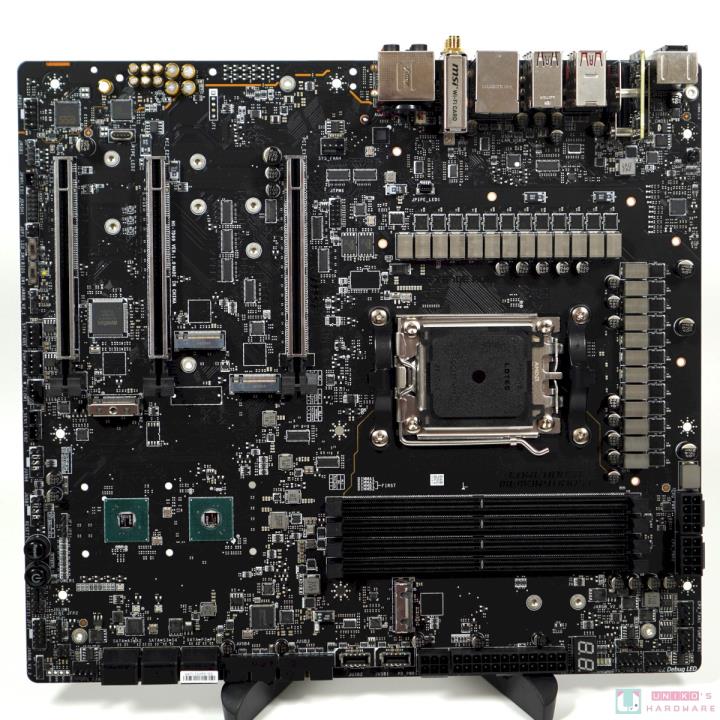 MSI MEG X670E ACE 主机板开箱评测
