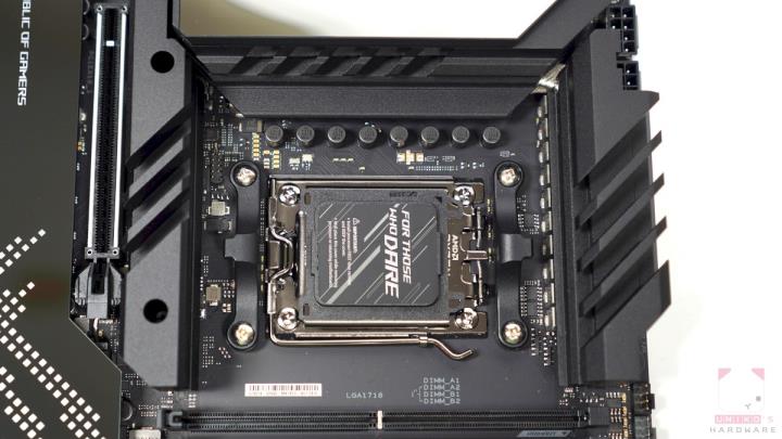 ROG CROSSHAIR X670E HERO 主机板开箱评测