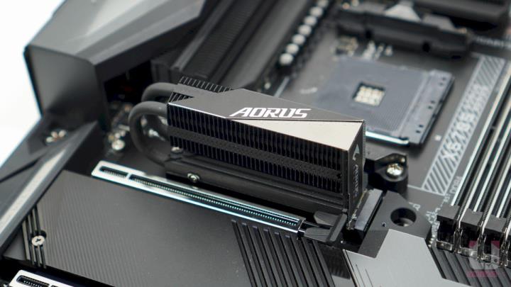 AORUS 7000s Prem. PCIe Gen4 M.2 SSD 评测开箱