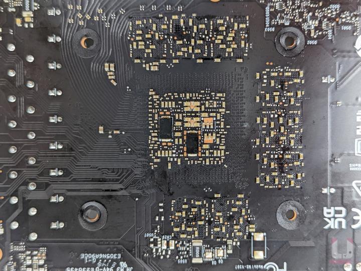 MSI GEFORCE RTX 3050 GAMING X 8G 显示卡评测开箱