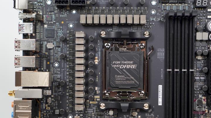 ROG CROSSHAIR X670E HERO 主机板开箱评测
