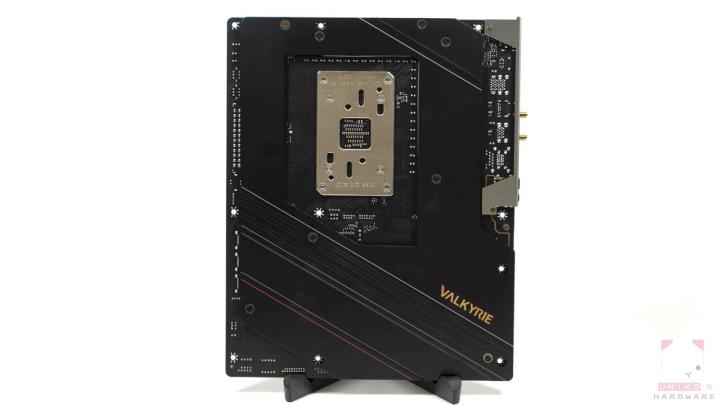 BIOSTAR X670E VALKYRIE 女武神主机板开箱评测