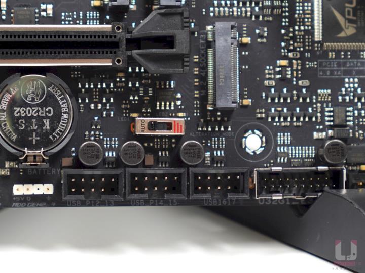 ROG CROSSHAIR X670E HERO 主机板开箱评测