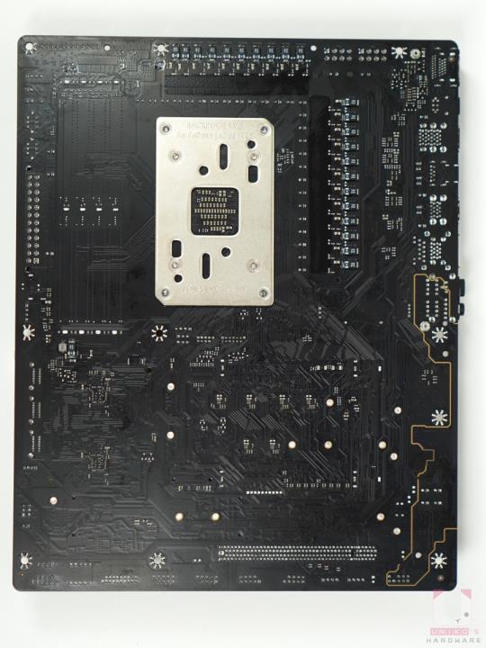 BIOSTAR X670E VALKYRIE 女武神主机板开箱评测