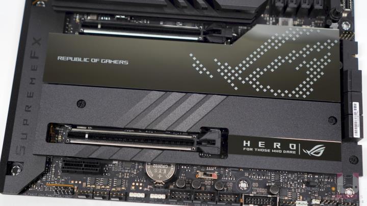 ROG CROSSHAIR X670E HERO 主机板开箱评测