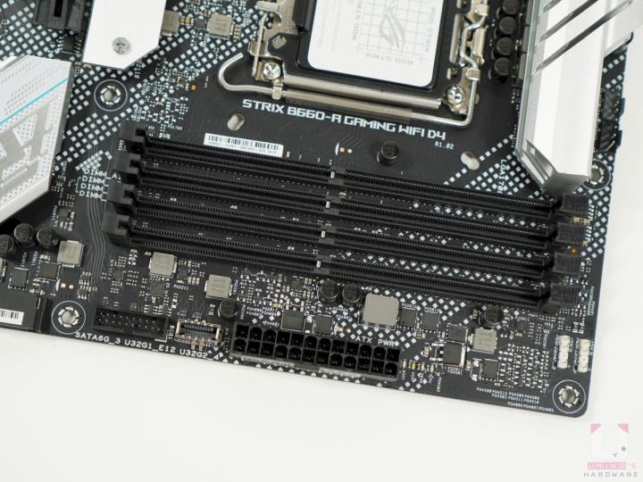 ROG STRIX B660-A GAMING WIFI D4 主机板开箱评测
