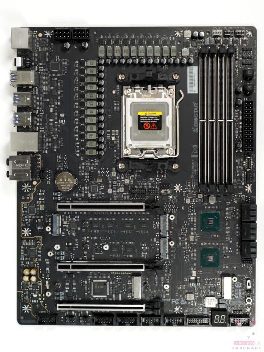 BIOSTAR X670E VALKYRIE 女武神主机板开箱评测