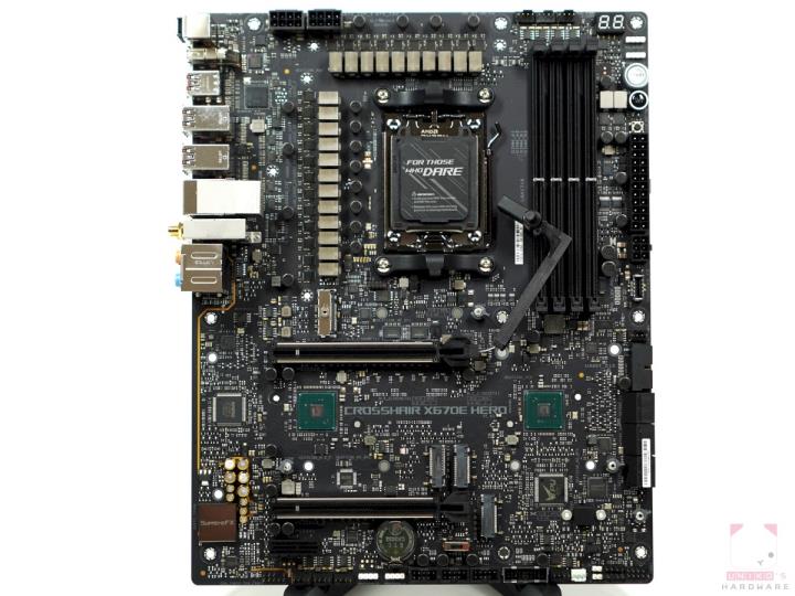 ROG CROSSHAIR X670E HERO 主机板开箱评测