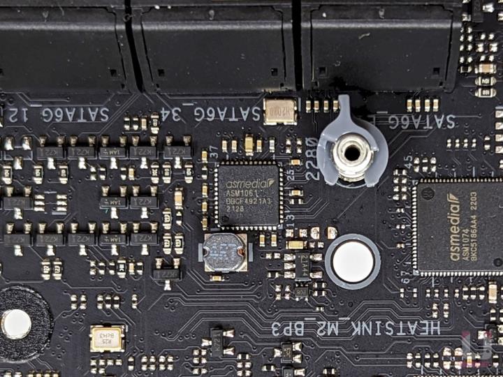 ROG CROSSHAIR X670E HERO 主机板开箱评测