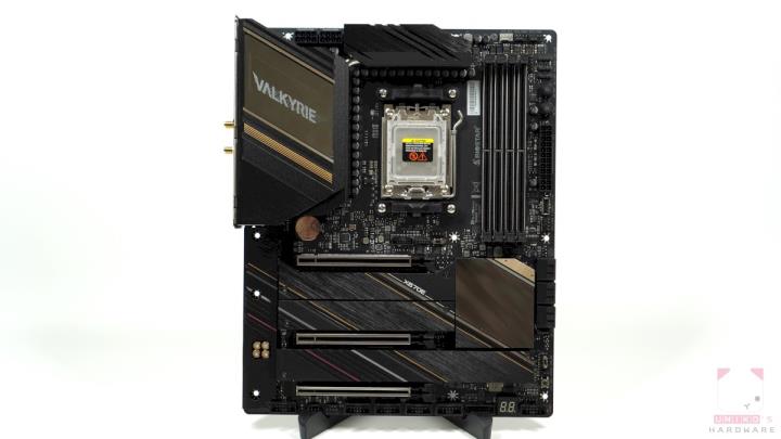 BIOSTAR X670E VALKYRIE 女武神主机板开箱评测