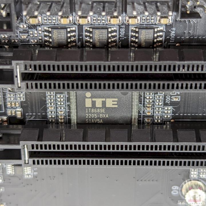 X670E AORUS MASTER 主机板开箱评测