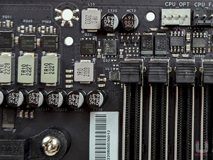 BIOSTAR X670E VALKYRIE 女武神主机板开箱评测