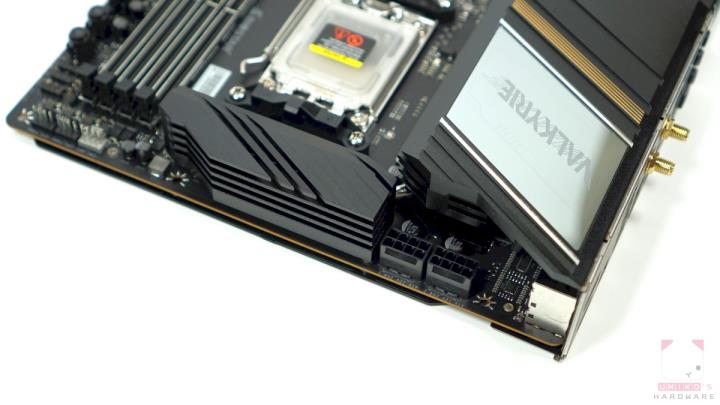 BIOSTAR X670E VALKYRIE 女武神主机板开箱评测