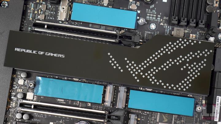 ROG CROSSHAIR X670E HERO 主机板开箱评测