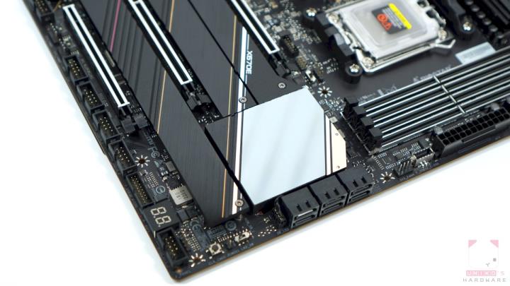 BIOSTAR X670E VALKYRIE 女武神主机板开箱评测