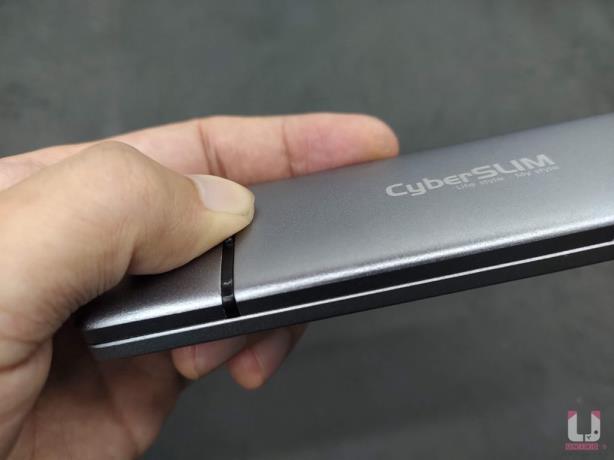 M.2 SSD 检测好物~ CyberSLIM M2D NGFF/ NVMe 两用外接盒