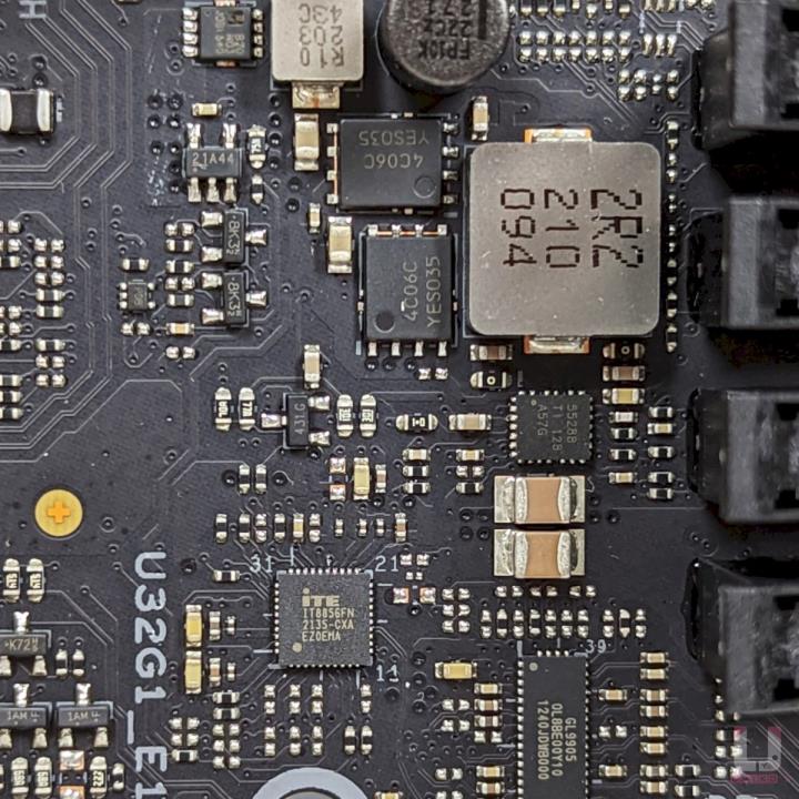 ROG CROSSHAIR X670E HERO 主机板开箱评测