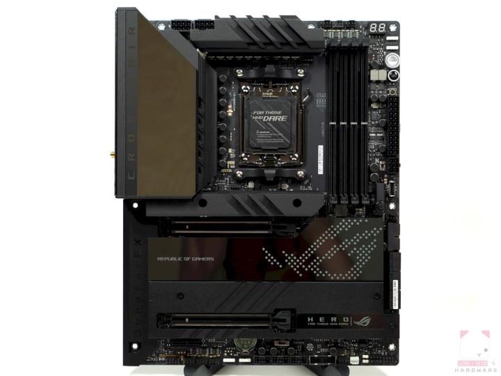 ROG CROSSHAIR X670E HERO 主机板开箱评测