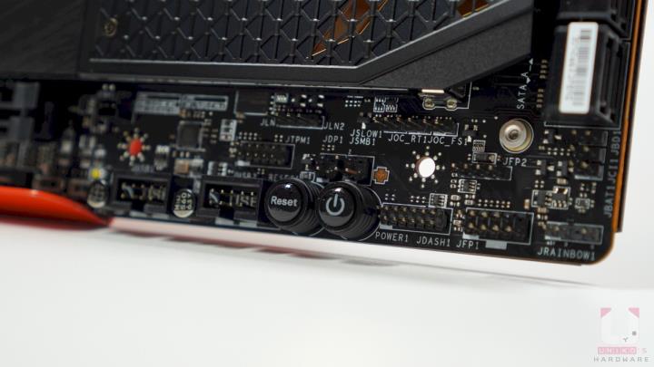 24K 黄金之风，MSI MEG Z690 ACE 主机板开箱评测