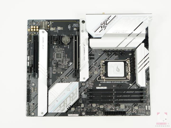 ROG STRIX B660-A GAMING WIFI D4 主机板开箱评测