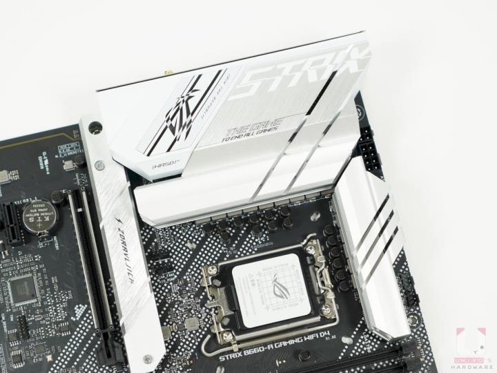 ROG STRIX B660-A GAMING WIFI D4 主机板开箱评测