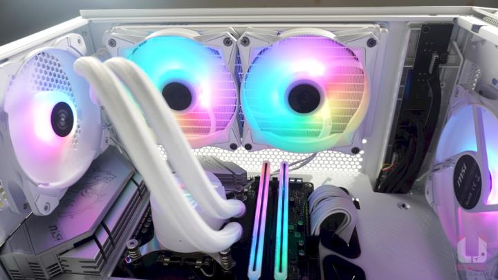 MSI MPG GUNGNIR 110R WHITE 净白机壳开箱