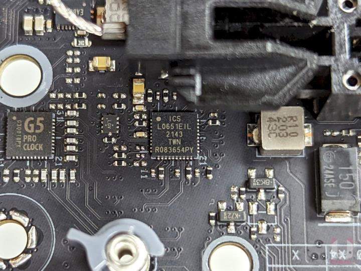 ROG CROSSHAIR X670E HERO 主机板开箱评测