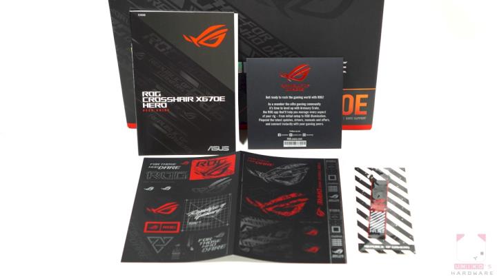 ROG CROSSHAIR X670E HERO 主机板开箱评测