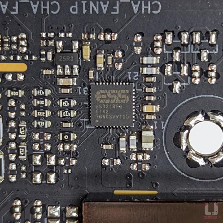 ROG CROSSHAIR X670E HERO 主机板开箱评测