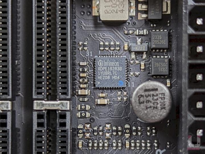 ROG CROSSHAIR X670E HERO 主机板开箱评测