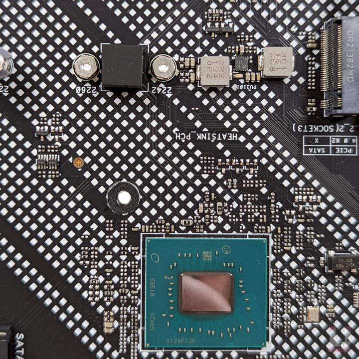 ROG STRIX B660-A GAMING WIFI D4 主机板开箱评测