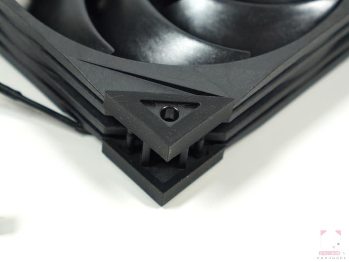 MSI MEG SILENT GALE P12 高效能静音风扇开箱