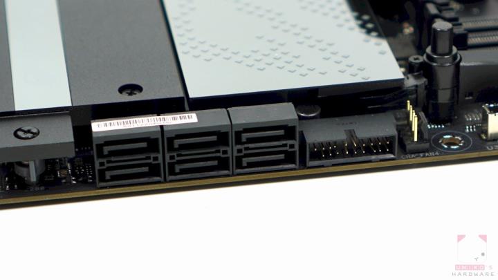 ROG CROSSHAIR X670E HERO 主机板开箱评测