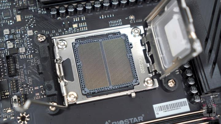 BIOSTAR X670E VALKYRIE 女武神主机板开箱评测