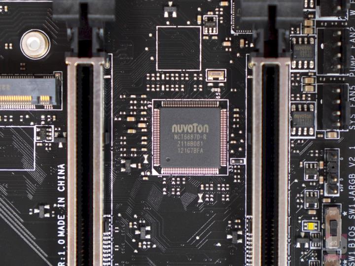 MSI MEG X670E ACE 主机板开箱评测