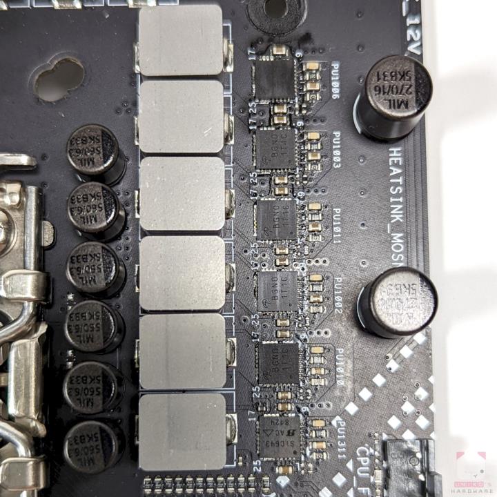 ROG STRIX B660-A GAMING WIFI D4 主机板开箱评测