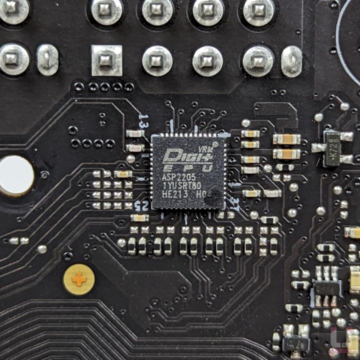 ROG CROSSHAIR X670E HERO 主机板开箱评测