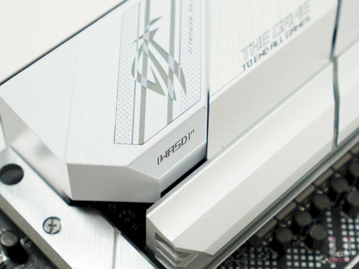 ROG STRIX B660-A GAMING WIFI D4 主机板开箱评测