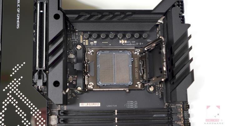 ROG CROSSHAIR X670E HERO 主机板开箱评测
