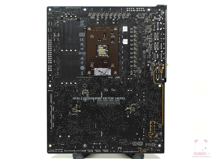 ROG CROSSHAIR X670E HERO 主机板开箱评测